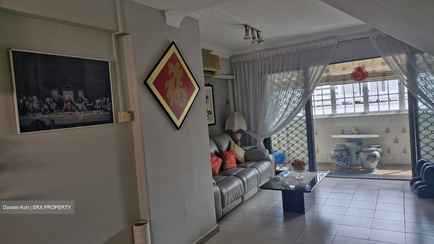 Blk 221 Bukit Batok East Avenue 3 (Bukit Batok), HDB Executive #505871961